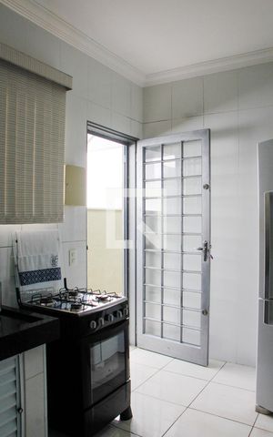 Casa para alugar com 256m², 3 quartos e 4 vagas Casa para alugar com 256m², 3 quartos e 4 vagasCOZINHA