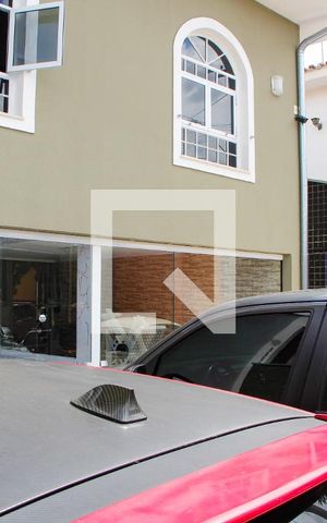 Casa para alugar com 256m², 3 quartos e 4 vagas Casa para alugar com 256m², 3 quartos e 4 vagasÁREA EXTERNA FRENTE
