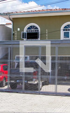Casa para alugar com 256m², 3 quartos e 4 vagas Casa para alugar com 256m², 3 quartos e 4 vagasFACHADA