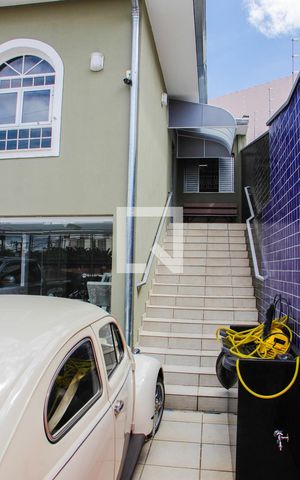 Casa para alugar com 256m², 3 quartos e 4 vagas Casa para alugar com 256m², 3 quartos e 4 vagasÁREA EXTERNA FRENTE