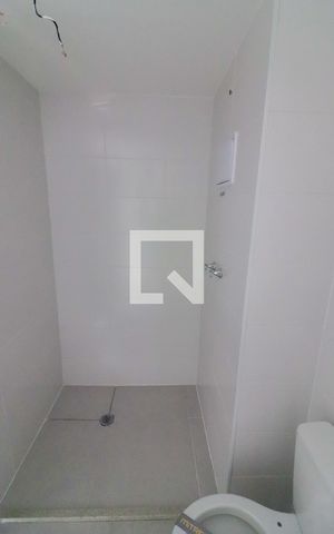 Studio à venda com 28m², 1 quarto e sem vaga Studio à venda com 28m², 1 quarto e sem vagaBanheiro