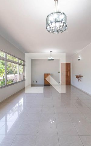 Casa à venda com 327m², 5 quartos e 12 vagasSala