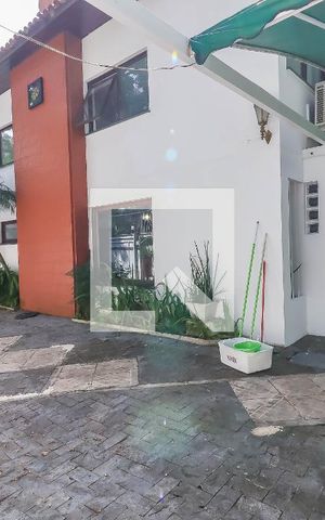 Casa à venda com 330m², 3 quartos e 8 vagas Casa à venda com 330m², 3 quartos e 8 vagasGaragem