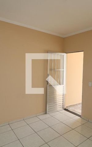 Casa para alugar com 90m², 2 quartos e 1 vagaSala