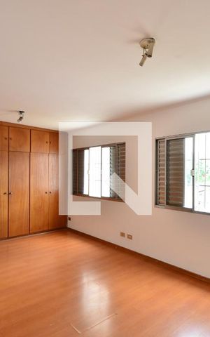 Casa à venda com 240m², 3 quartos e 3 vagasSuíte 2