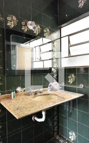 Casa à venda com 240m², 3 quartos e 3 vagasBanheiro da Suíte 2