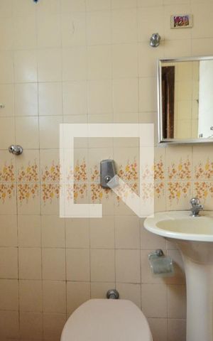 Casa à venda com 240m², 3 quartos e 3 vagasBanheiro da Suíte 1