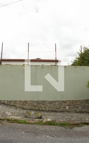 Casa para alugar com 420m², 2 quartos e 8 vagasFachada