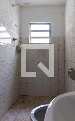 Casa para alugar com 60m², 2 quartos e 1 vaga Casa para alugar com 60m², 2 quartos e 1 vagaBanheiro