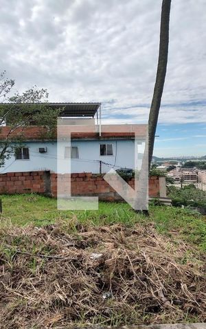Casa à venda com 200m², 3 quartos e 2 vagas Casa à venda com 200m², 3 quartos e 2 vagasQuintal