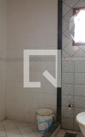Casa à venda com 200m², 3 quartos e 2 vagasBanheiro 