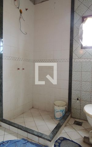 Casa à venda com 200m², 3 quartos e 2 vagasBanheiro 