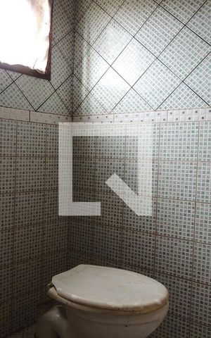Casa à venda com 200m², 3 quartos e 2 vagasBanheiro 