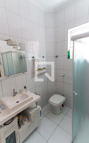 Casa à venda com 180m², 4 quartos e 1 vaga Casa à venda com 180m², 4 quartos e 1 vagaBanheiro 1