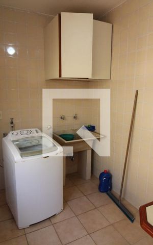 Casa para alugar com 230m², 2 quartos e 2 vagasÁrea de Serviço