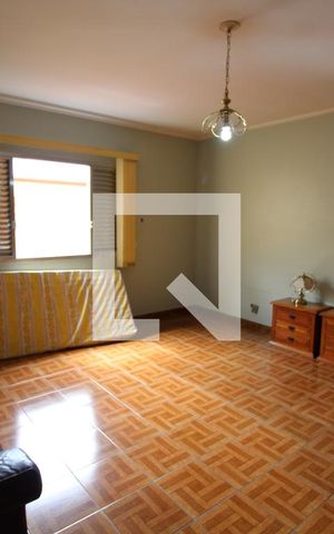 Casa para alugar com 230m², 2 quartos e 2 vagasQuarto