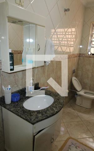 Casa para alugar com 230m², 2 quartos e 2 vagasBanheiro 