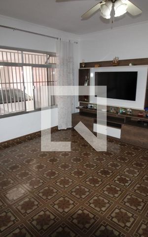 Casa para alugar com 230m², 2 quartos e 2 vagasSala