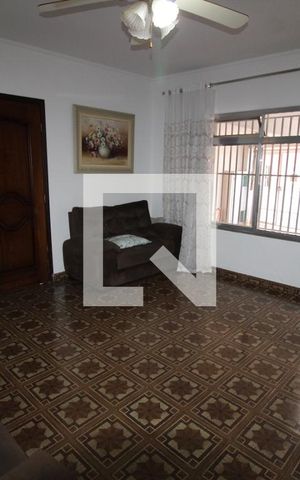 Casa para alugar com 230m², 2 quartos e 2 vagasSala