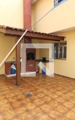 Casa para alugar com 230m², 2 quartos e 2 vagasQuintal