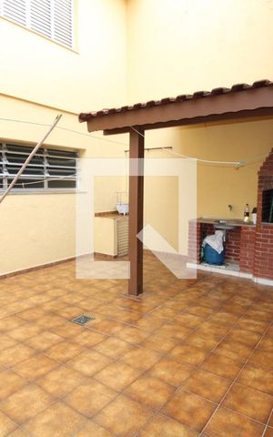 Casa para alugar com 230m², 2 quartos e 2 vagasQuintal