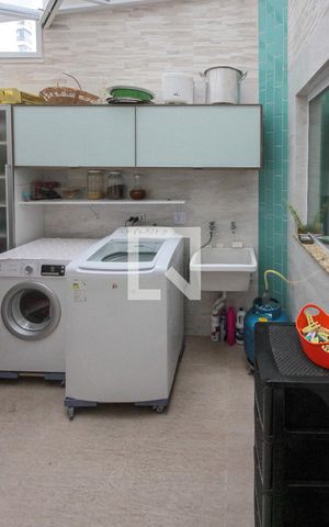 Casa à venda com 106m², 3 quartos e 4 vagasÁrea de Serviço