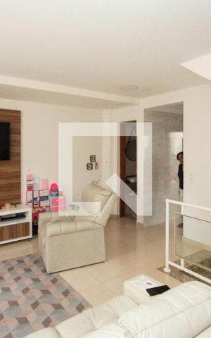Casa à venda com 106m², 3 quartos e 4 vagasSala