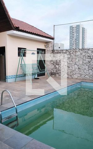 Casa à venda com 210m², 2 quartos e 3 vagasÁrea externa