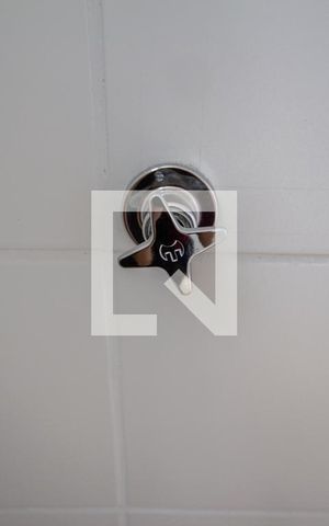Apartamento para alugar com 47m², 2 quartos e 1 vaga Apartamento para alugar com 47m², 2 quartos e 1 vagaDetalhe do banheiro