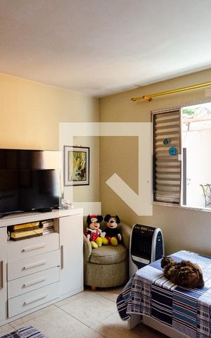 Casa à venda com 330m², 5 quartos e 4 vagas Casa à venda com 330m², 5 quartos e 4 vagasQuarto 4
