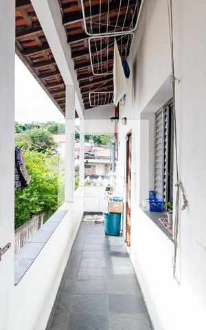 Casa à venda com 330m², 5 quartos e 4 vagas Casa à venda com 330m², 5 quartos e 4 vagasCorredor