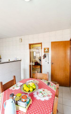 Casa à venda com 330m², 5 quartos e 4 vagas Casa à venda com 330m², 5 quartos e 4 vagasCozinha