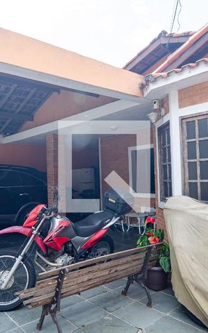 Casa à venda com 330m², 5 quartos e 4 vagas Casa à venda com 330m², 5 quartos e 4 vagasGaragem