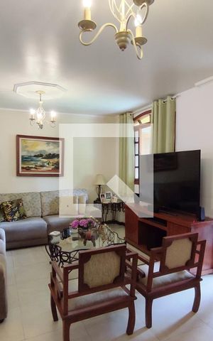 Casa de condomínio à venda com 282m², 3 quartos e 3 vagas Casa de condomínio à venda com 282m², 3 quartos e 3 vagasSala