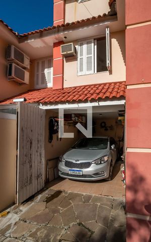 Casa de condomínio à venda com 242m², 4 quartos e 2 vagas Casa de condomínio à venda com 242m², 4 quartos e 2 vagasGaragem