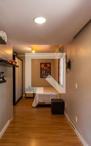 Casa de condomínio à venda com 242m², 4 quartos e 2 vagas Casa de condomínio à venda com 242m², 4 quartos e 2 vagasQuarto 2