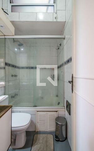 Casa de condomínio à venda com 242m², 4 quartos e 2 vagas Casa de condomínio à venda com 242m², 4 quartos e 2 vagasBanheiro 1