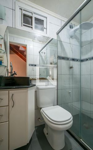 Casa de condomínio à venda com 242m², 4 quartos e 2 vagas Casa de condomínio à venda com 242m², 4 quartos e 2 vagasBanheiro 2