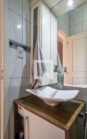 Casa de condomínio à venda com 242m², 4 quartos e 2 vagas Casa de condomínio à venda com 242m², 4 quartos e 2 vagasBanheiro 1