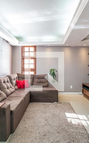 Casa de condomínio à venda com 242m², 4 quartos e 2 vagas Casa de condomínio à venda com 242m², 4 quartos e 2 vagasSala