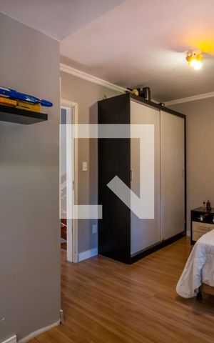 Casa de condomínio à venda com 242m², 4 quartos e 2 vagas Casa de condomínio à venda com 242m², 4 quartos e 2 vagasQuarto 2