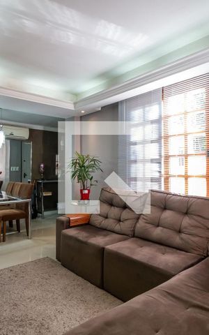 Casa de condomínio à venda com 242m², 4 quartos e 2 vagas Casa de condomínio à venda com 242m², 4 quartos e 2 vagasSala