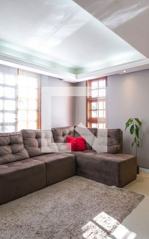Casa de condomínio à venda com 242m², 4 quartos e 2 vagas Casa de condomínio à venda com 242m², 4 quartos e 2 vagasSala