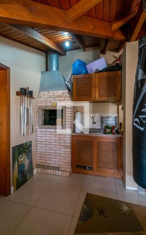 Casa de condomínio à venda com 242m², 4 quartos e 2 vagas Casa de condomínio à venda com 242m², 4 quartos e 2 vagasSótão
