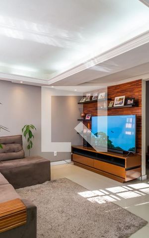 Casa de condomínio à venda com 242m², 4 quartos e 2 vagas Casa de condomínio à venda com 242m², 4 quartos e 2 vagasSala