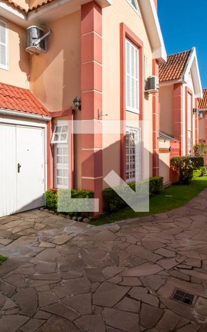 Casa de condomínio à venda com 242m², 4 quartos e 2 vagas Casa de condomínio à venda com 242m², 4 quartos e 2 vagasFachada
