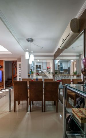 Casa de condomínio à venda com 242m², 4 quartos e 2 vagas Casa de condomínio à venda com 242m², 4 quartos e 2 vagasSala