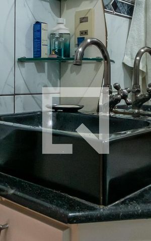 Casa de condomínio à venda com 242m², 4 quartos e 2 vagas Casa de condomínio à venda com 242m², 4 quartos e 2 vagasBanheiro 2