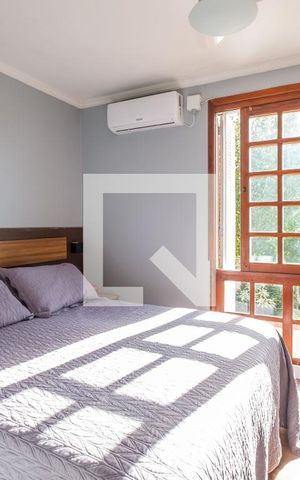 Casa de condomínio à venda com 242m², 4 quartos e 2 vagas Casa de condomínio à venda com 242m², 4 quartos e 2 vagasQuarto 3
