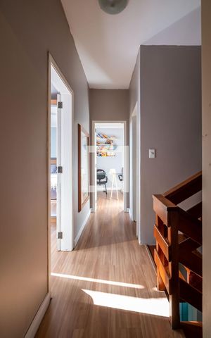 Casa de condomínio à venda com 242m², 4 quartos e 2 vagas Casa de condomínio à venda com 242m², 4 quartos e 2 vagasCorredor